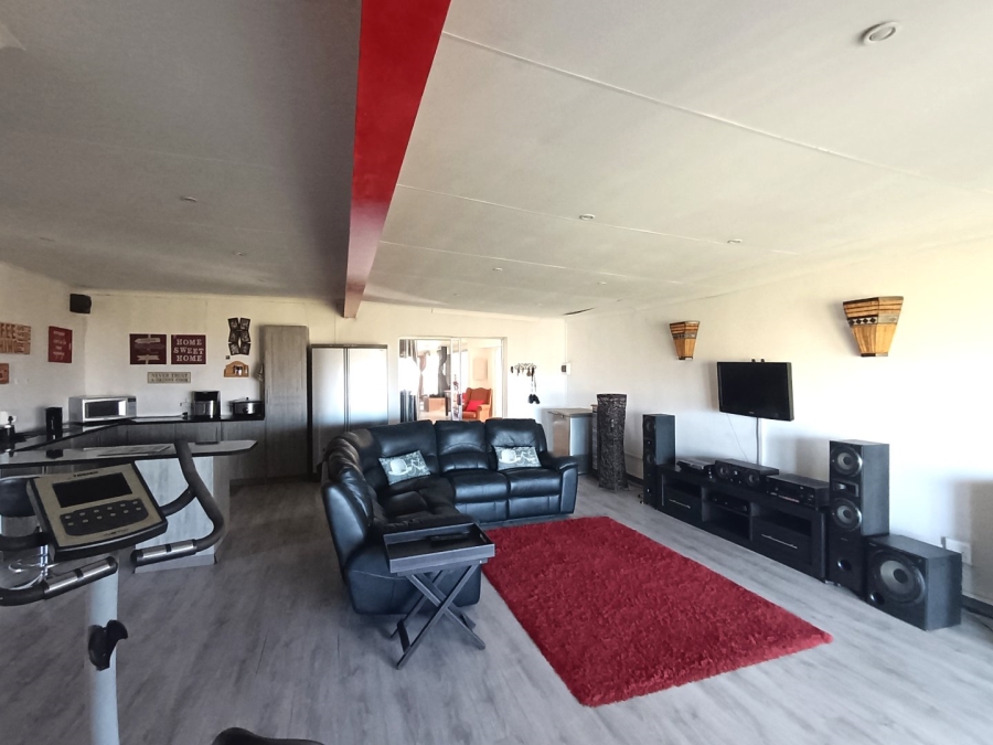 5 Bedroom Property for Sale in Oranjeville Free State